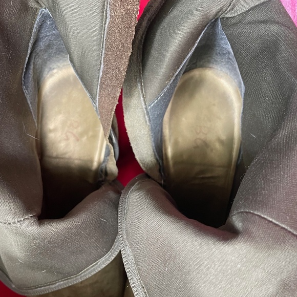 Vintage BCBG Mid-Calf Green Suede Wedge Boots With Zipper - Picture 7 of 15